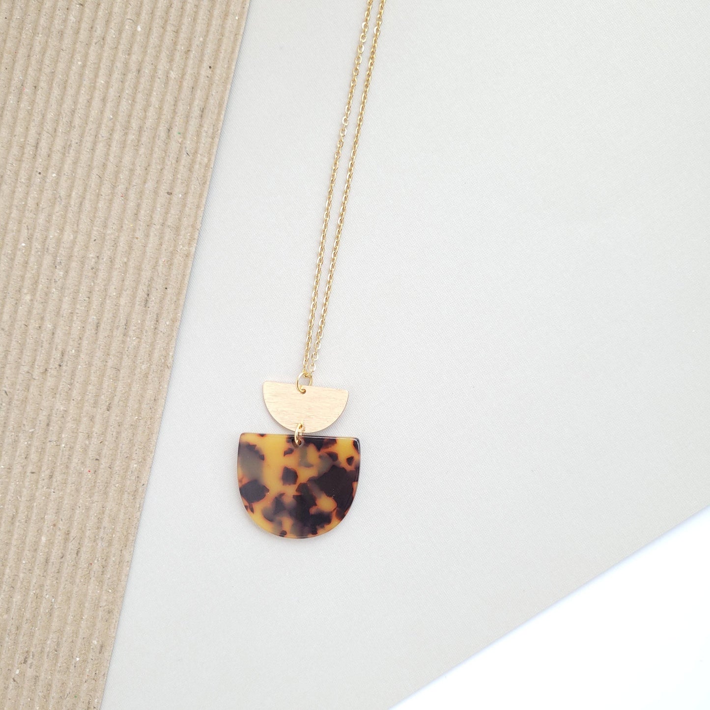 Harper Necklace - Tortoise