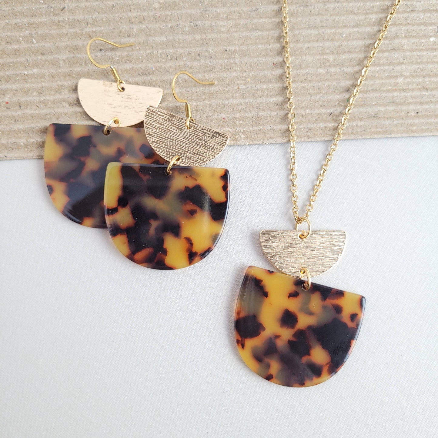 Harper Necklace - Tortoise
