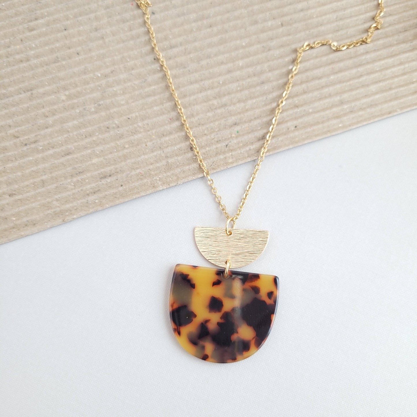 Harper Necklace - Tortoise