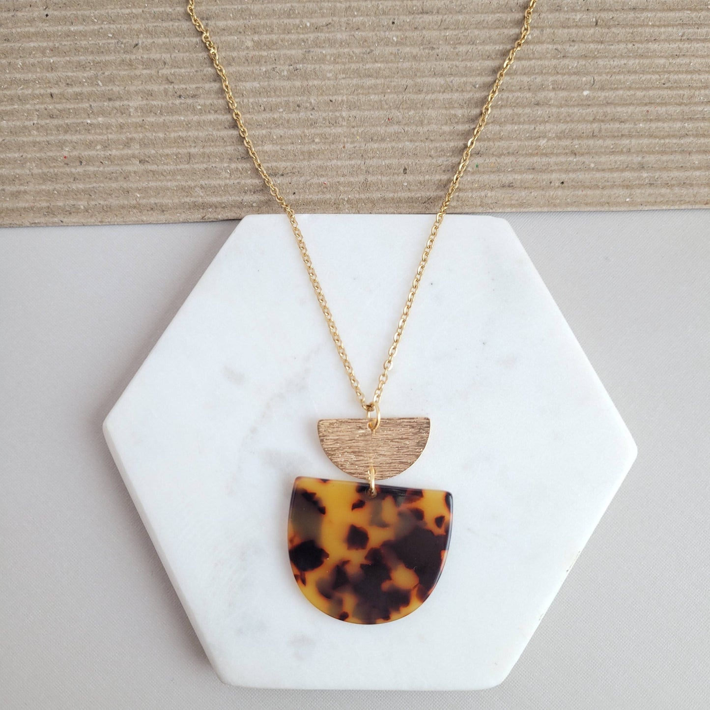 Harper Necklace - Tortoise