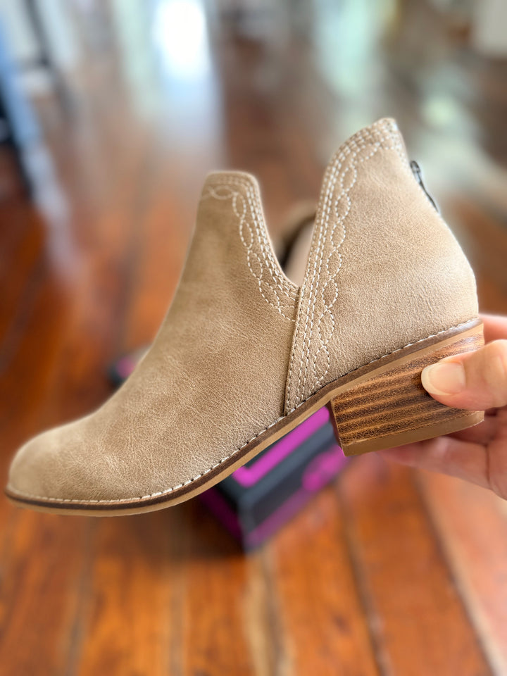 Corky’s Dive Bar Bootie