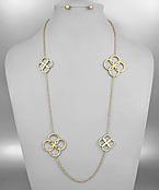 Overlapping Circles Necklace (2 options)