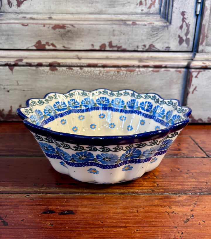 9” Scallopped Fluted Bowl