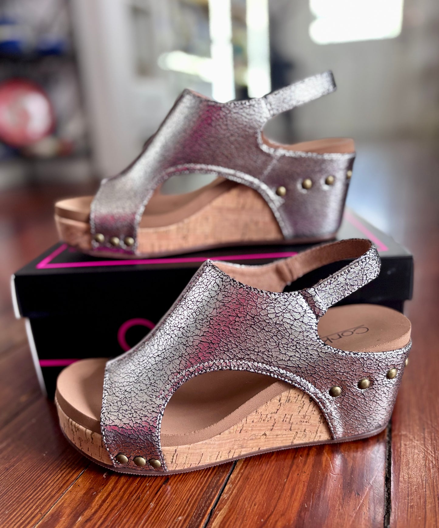 Corky’s Carley Silver Crackle