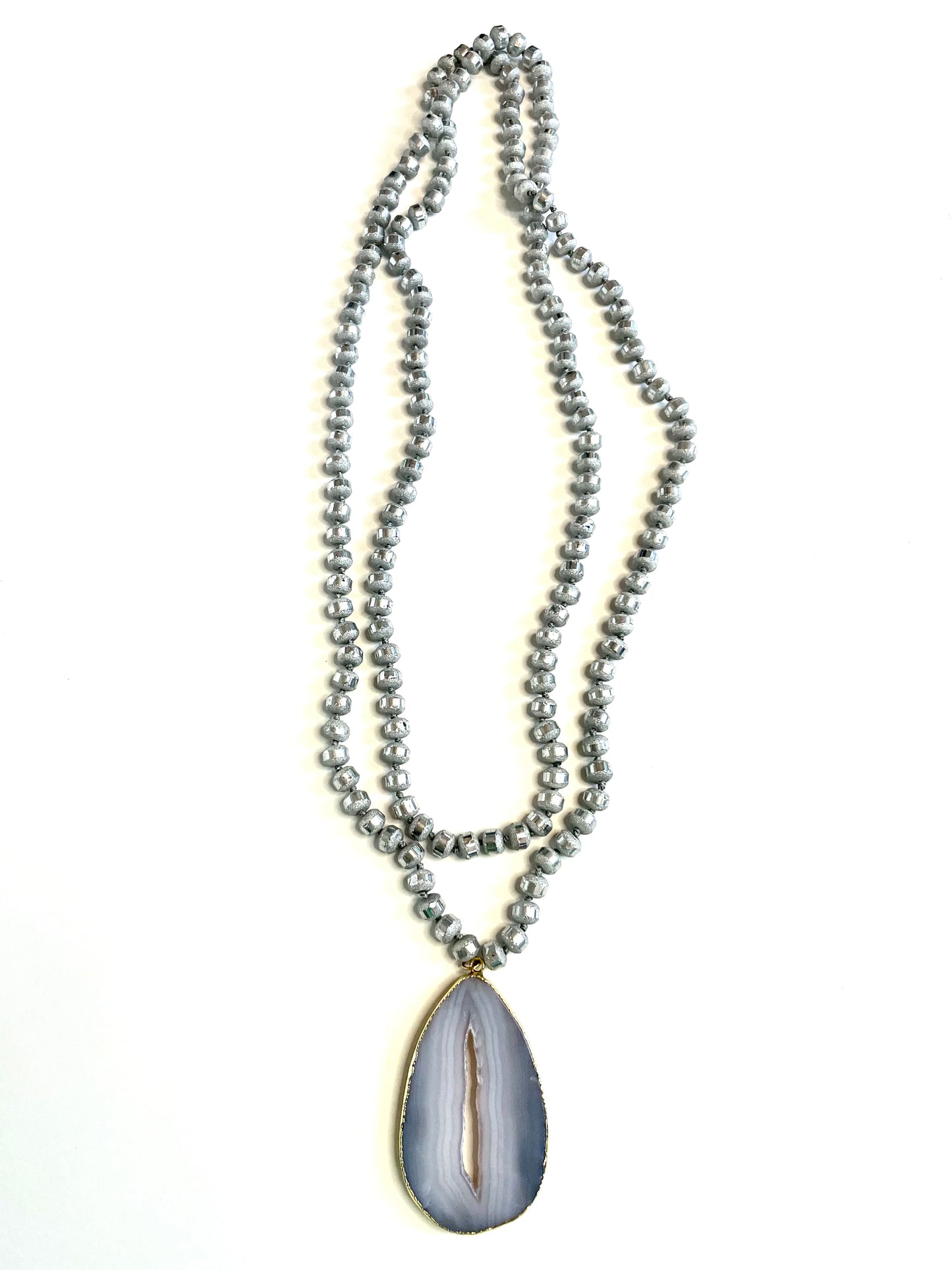 Knotted Bead Necklace with Agate Stone